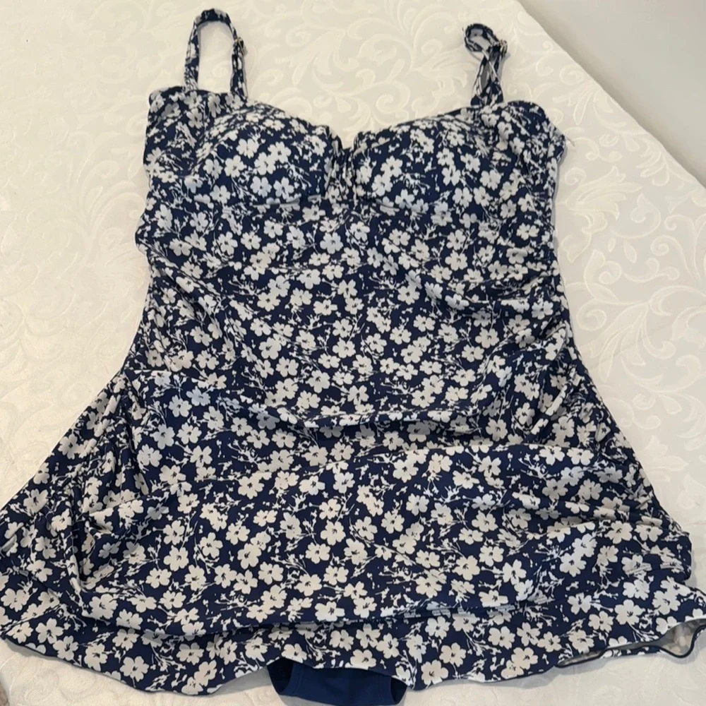 🌟3/$15🌟 EUC Shore Shapes One Piece Swim Suit. Ladies 14 - Picture 2 of 13
